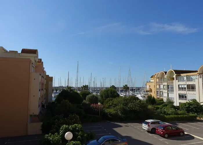 Port-2 By Interhome
